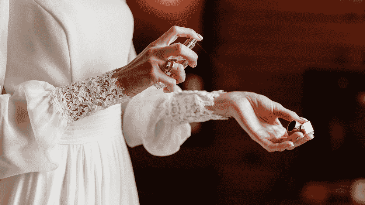 how to apply perfume